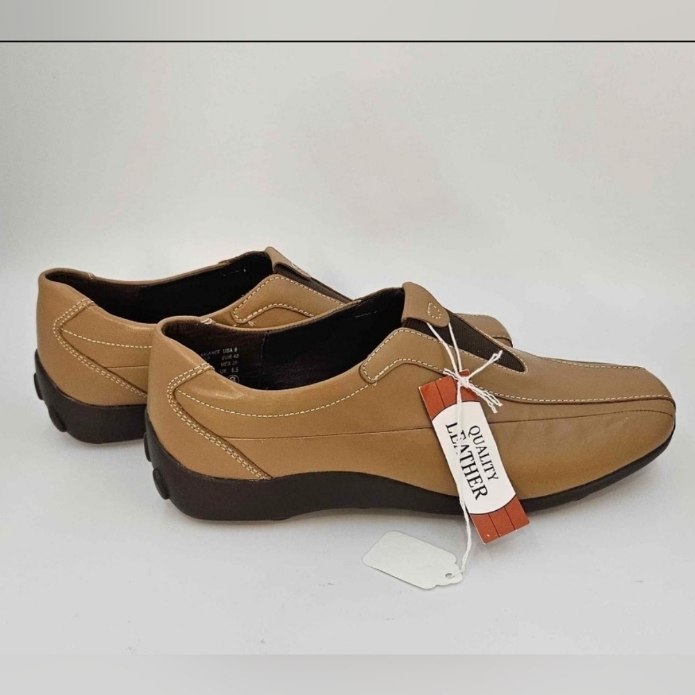 Predictions Women's Leather Slip On Dress Shoes, Size 8 NWT